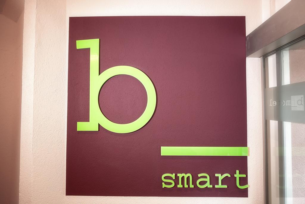 b_smart motel Basel Eksteriør bilde