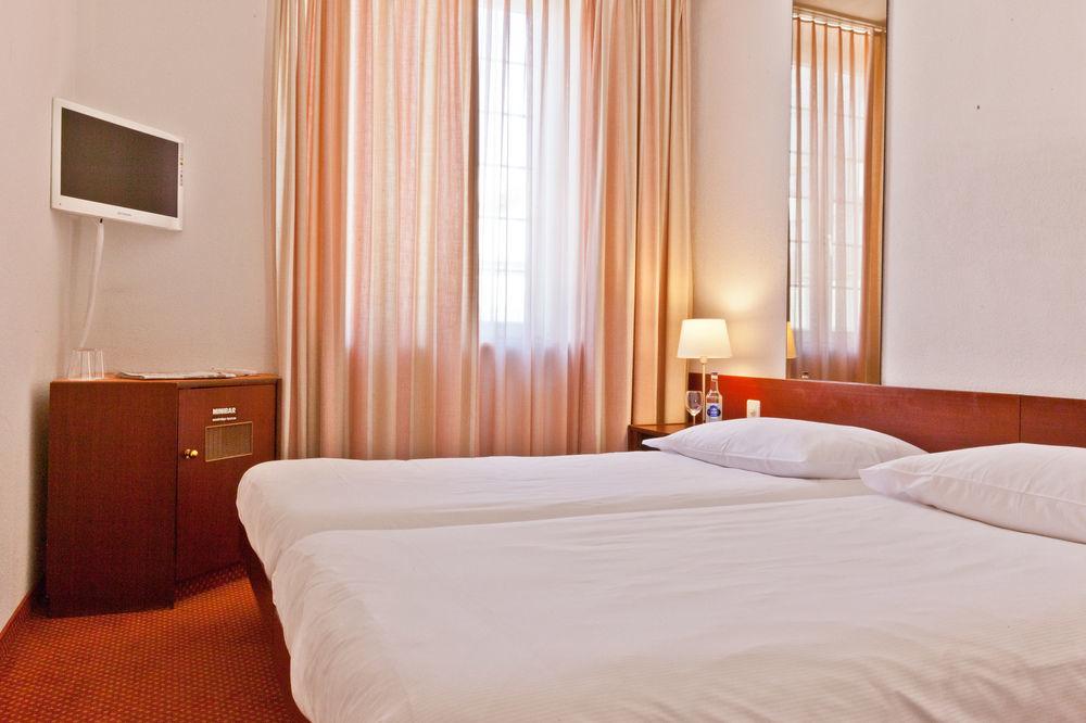 b_smart motel Basel Eksteriør bilde