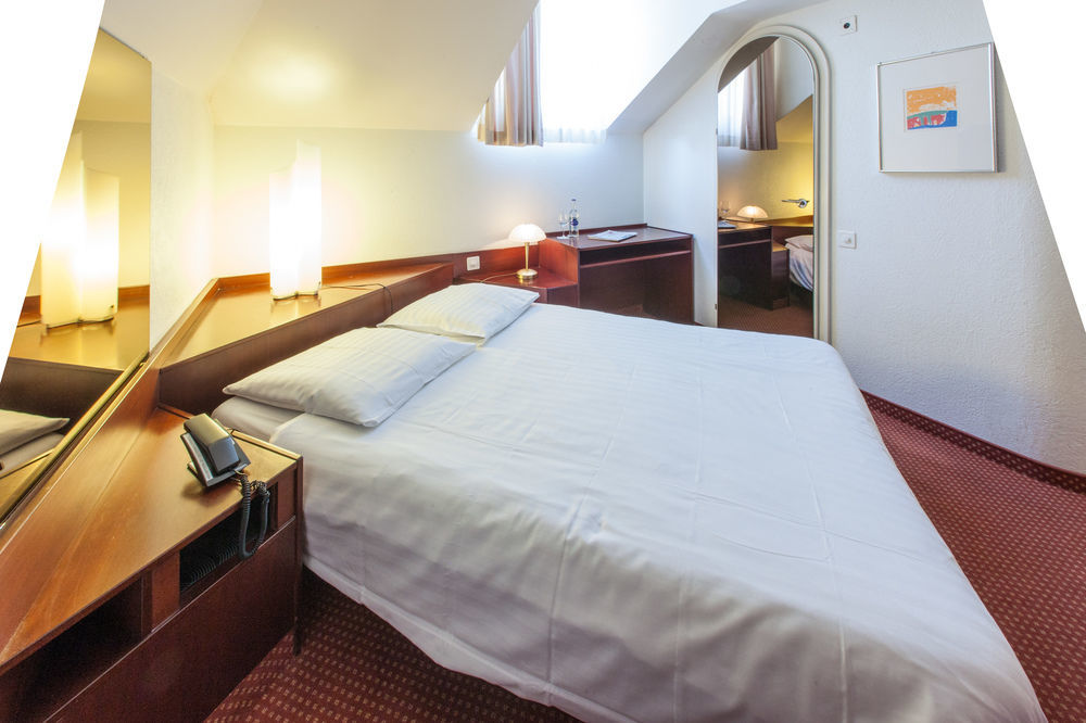 b_smart motel Basel Eksteriør bilde